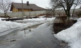 Slengiškių namus apsėmė atlydžio vanduo