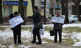 Prie Klaipėdos apylinkės teismo - piketas prieš teisėją