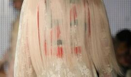 Mada Londone: kraujas, dujokaukės, genitalijos...