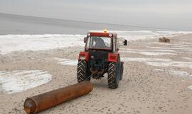 Giruliuose jūra į krantą išplovė karo laikų torpedą