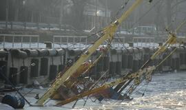 Uoste nuskendo senas žvejybos laivas