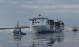 Sudegęs keltas "LISCO Gloria" parplukdytas į Klaipėdą