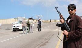 Muamarui Kadafiui lojalios pajėgos juda rytų link