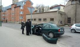 S. Daukanto ir Šaulių gatvių sankryžoje susidūrė automobiliai