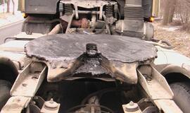 Kelyje nuo vilkiko atsikabino puspriekabė