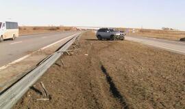 Automagistralėje į atitvarą trenkėsi BMW X5