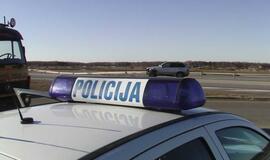 Automagistralėje į atitvarą trenkėsi BMW X5