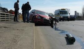 Girtas "Audi" vairuotojas sudarkė Pilies tiltą