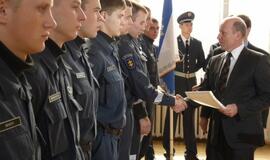 Diplomų įteikimas Lietuvos policijos mokyklos absolventams