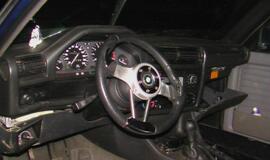 BMW fanas rėžėsi į vartus