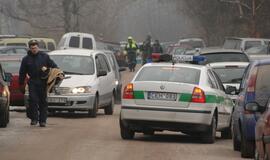 Kuršių marių ledą prie Klaipėdos apgulė žvejai