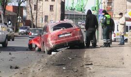 Girtas "Audi" vairuotojas sudarkė Pilies tiltą