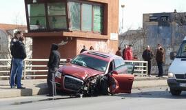 Girtas "Audi" vairuotojas sudarkė Pilies tiltą