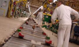 "Toyota" ir "Honda" dėl detalių stokos vis dar nepradeda gamybos