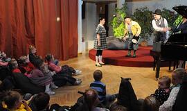 Muzika, kurioje girdisi dramblių trepsėjimas