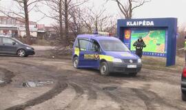 Vilkikas kliudė muitininkų automobilį