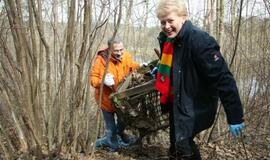 Šiukšles rinko ir Prezidentė