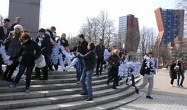 Solidarumui su Kudži - popierinių gervelių akcija