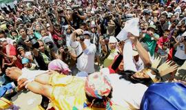 Filipinuose leidosi nukryžiuojami dvidešimt tikinčiųjų