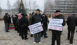 Balandžio 1-osios piketas Atgimimo aikštėje