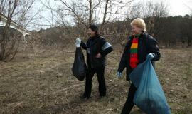 Šiukšles rinko ir Prezidentė