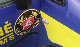 Vilkikas kliudė muitininkų automobilį