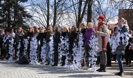 Solidarumui su Kudži - popierinių gervelių akcija