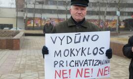 Balandžio 1-osios piketas Atgimimo aikštėje