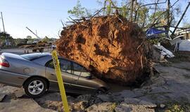 Tornadų virtinė Jungtinėse Valstijose nusinešė mažiausiai 45 žmonių gyvybes