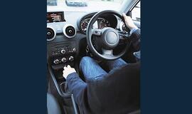 Anglijoje už automobilio vairo neblaivus sulaikytas devynmetis