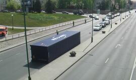 Herkaus Manto gatvėje - nuvirtęs konteineris