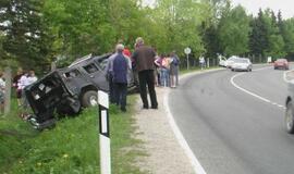 Prie Jakų apsivertė visureigis "Hummer"