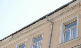 Nuo pastato M. Mažvydo al. 4 byra tinko gabalai