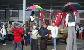 "Vilties bėgimas": tempiamas plytų vežimas