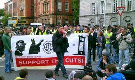 Airijoje britų karalienė sutikta protestais