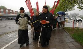 "Vilties bėgimas": tempiamas plytų vežimas