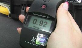 Prie Jakų apsivertė visureigis "Hummer"