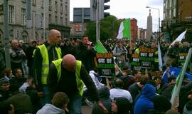 Airijoje britų karalienė sutikta protestais