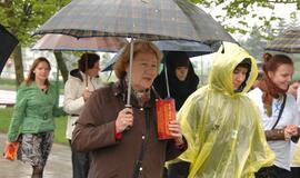 "Vilties bėgimas": tempiamas plytų vežimas