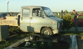 Avarija kapinėse