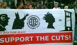 Airijoje britų karalienė sutikta protestais