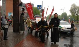 "Vilties bėgimas": tempiamas plytų vežimas