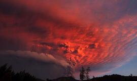 Čilės ugnikalnis gali spjaudytis pelenais dar kelis mėnesius