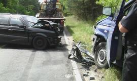Smiltynėje į avariją pateko inkasatorių mikroautobusas