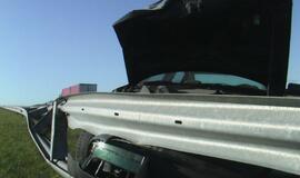 Vilkikas taranavo lengvąjį automobilį