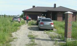 "Audi" rėžėsi į garažą