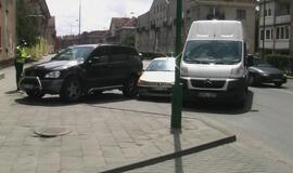 Minijos gatvėje apgadinti trys automobiliai