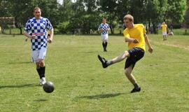 Futbolo varžybose - žmonės su negalia