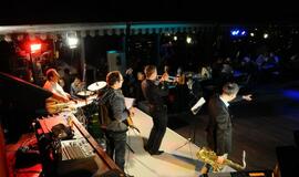 Džiazas užliejo Teatro aikštę