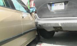 Minijos gatvėje apgadinti trys automobiliai